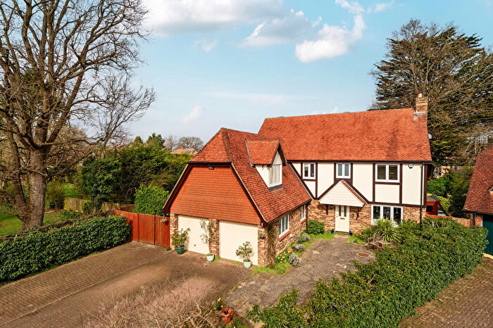 5 Bedroom Detached House For Sale In Stocks Close, Horley, RH6