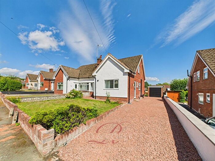 3 Bedroom Semi-detached Bungalow For Sale In Trefynant Park, Acrefair, Wrexham, LL14
