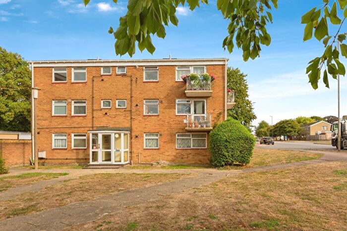 1 Bedroom Apartment For Sale In Hastoe Park, Aylesbury, HP20