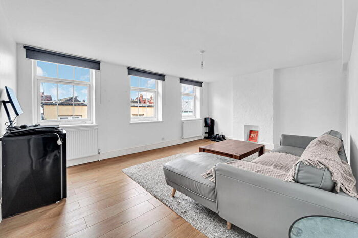 1 Bedroom Flat For Sale In Church Street, Windsor, SL4