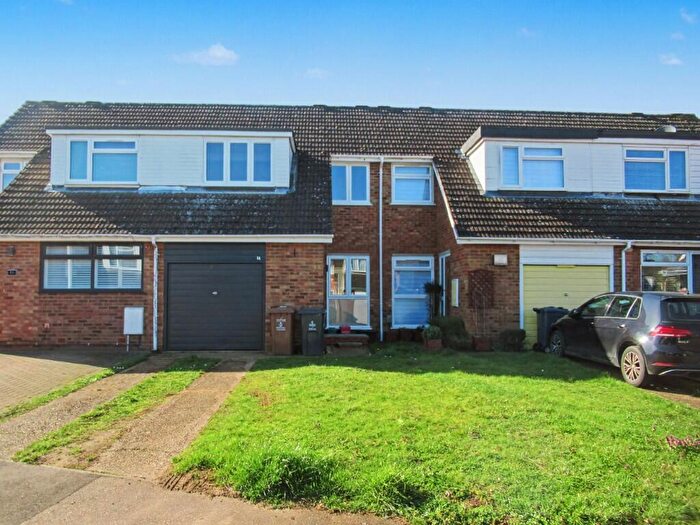 3 Bedroom Semi-Detached House To Rent In Hampton Close, Stevenage, Hertfordshire, SG2