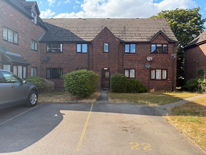 1 Bedroom Flat For Sale In Oliver Close, Rushden, Northamptonshire, NN10