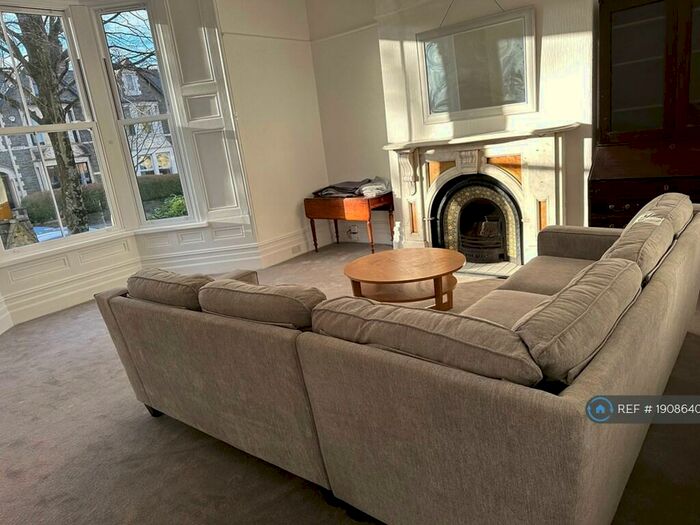 2 Bedroom Flat To Rent In Oakfield Street, Cardiff, CF24