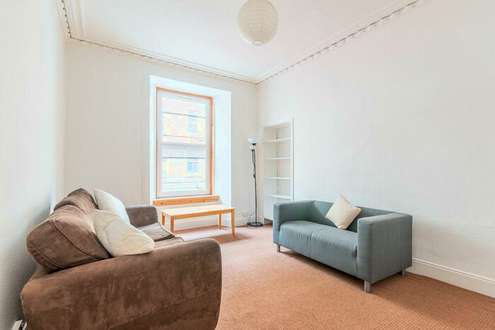 3 Bedroom Flat To Rent In Drumdryan Street Edinburgh United Kingdom, EH3