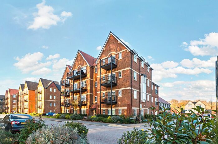 2 Bedroom Flat For Sale In Aspen Road, High Wycombe, Buckinghamshire, HP10