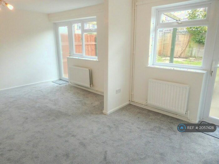 3 Bedroom Terraced House To Rent In Normanton Road, Basingstoke, RG21