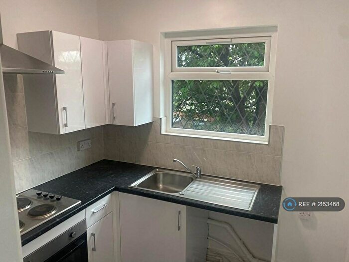 1 Bedroom Flat To Rent In Wellmead Close, Manchester, M8
