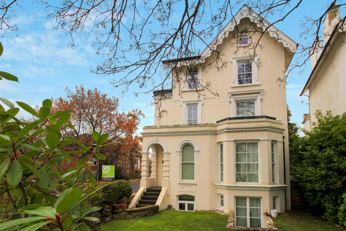 2 Bedroom Apartment To Rent In Oak Hill Road, Surbiton, KT6