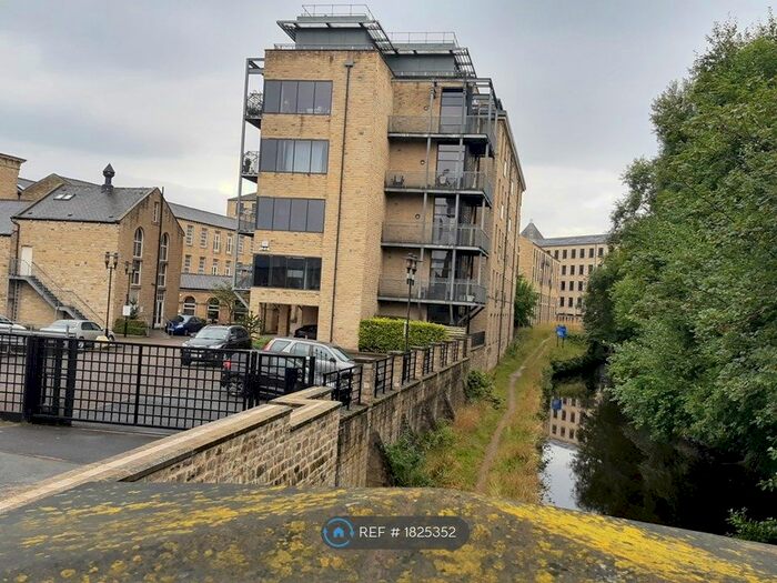 2 Bedroom Flat To Rent In The Melting Poi, Huddersfield, HD1