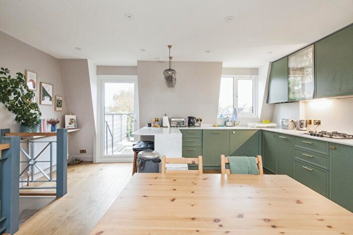 2 Bedroom Apartment To Rent In Stormont Road, SW11