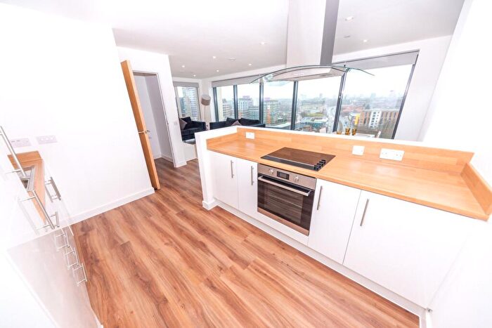 3 Bedroom Flat To Rent In The Gateway, Trafford Road, Salford, M5