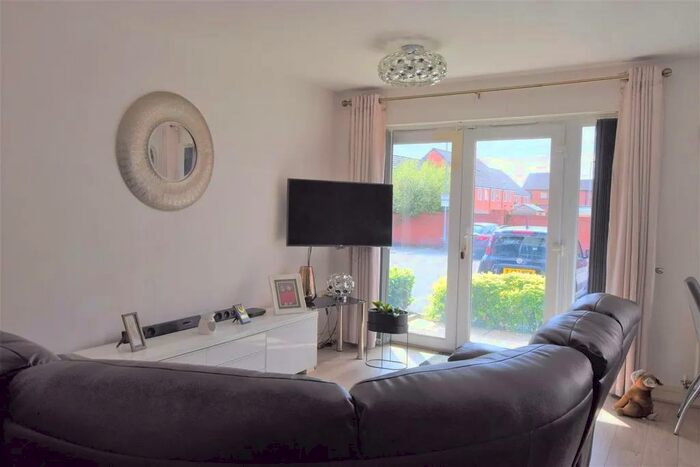 2 Bedroom Apartment For Sale In Waverley Street, Oldham, Greater Manchester, OL1