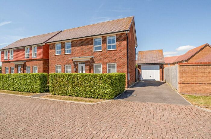 3 Bedroom Detached House For Sale In Hubble Close, Selsey, PO20