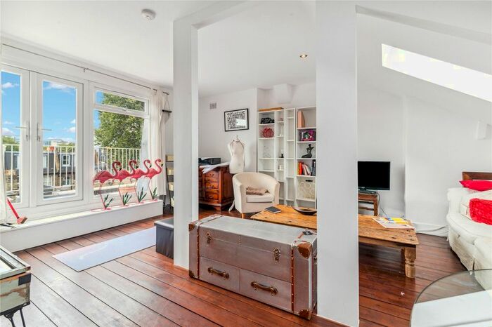 2 Bedroom Flat To Rent In Blythe Road, London, W14