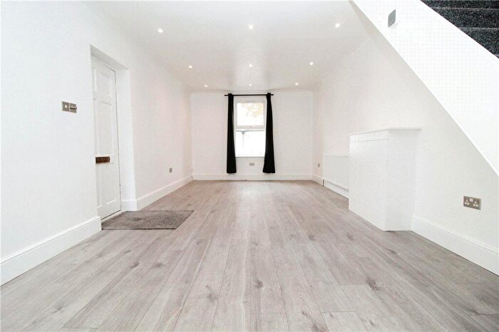 2 Bedroom Semi Detached House To Rent In Leslie Grove, Croydon, CR0