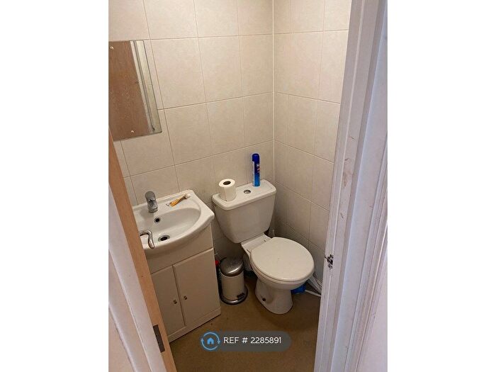 2 Bedroom Flat To Rent In Albany Road, Cardiff, CF24