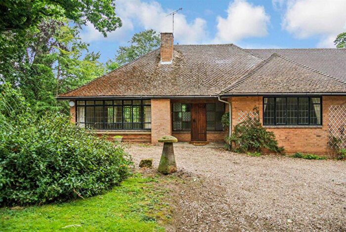 2 Bedroom Semi-Detached Bungalow To Rent In Beale Close, Bishops Tachbrook, CV33