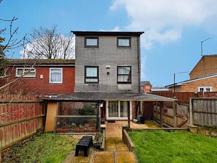 5 Bedroom End Of Terrace House To Rent In Barnhill Square, Northampton, NN3