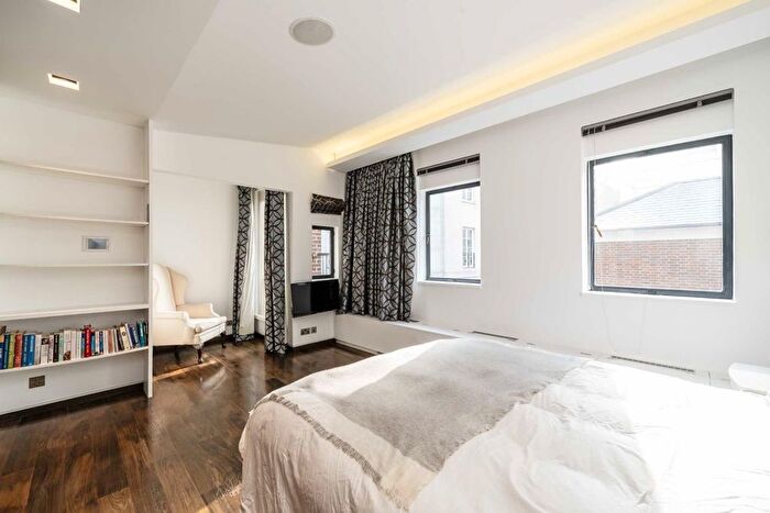 2 Bedroom Flat To Rent In Catherine Wheel Yard, London, SW1A
