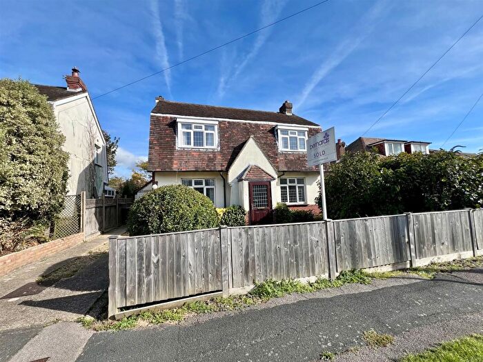 3 Bedroom Detached House For Sale In York Crescent, Lee-On-The-Solent, PO13