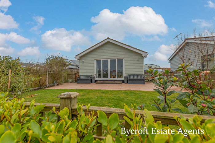 3 Bedroom Detached Bungalow For Sale In California Crescent, California, NR29