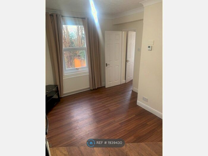 1 Bedroom Flat To Rent In Tilehurst Road, Reading, RG30