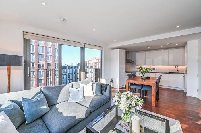 2 Bedroom Flat To Rent In New Mill Road, Nine Elms, London, SW11