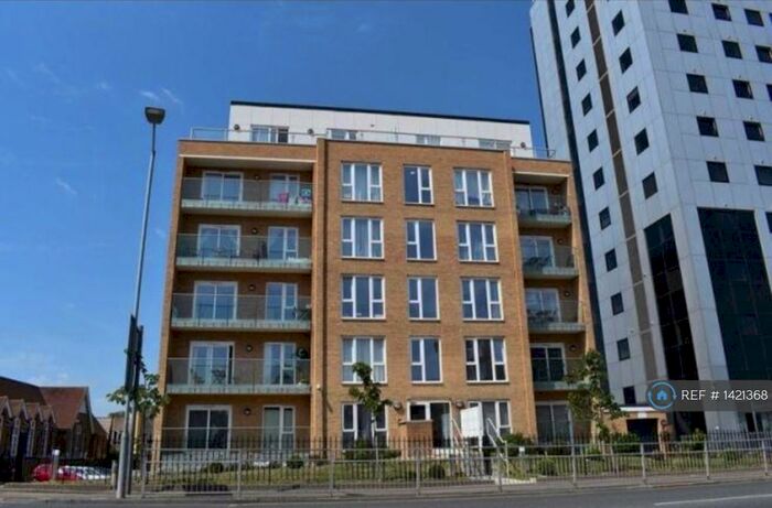 2 Bedroom Flat To Rent In Highbanks, Southend-On-Sea, SS1