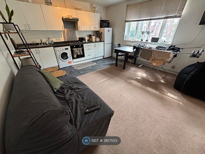 2 Bedroom Flat To Rent In Severus Road, London, SW11