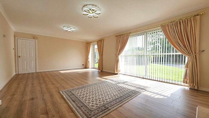 2 Bedroom Flat To Rent In Flat, Hillside Court, Heaton, BL1