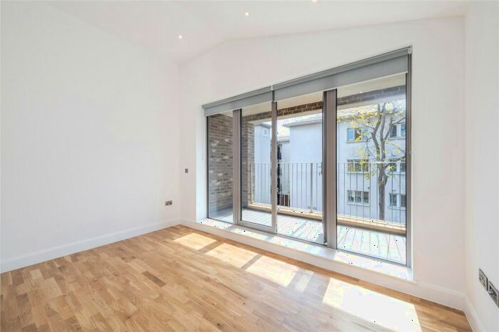 1 Bedroom Flat To Rent In Denmark Road, Camberwell, SE5