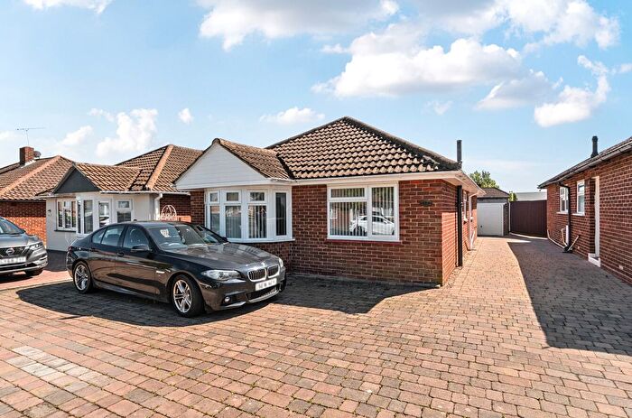 2 Bedroom Bungalow For Sale In Oak Road, Fareham, Hampshire, PO15