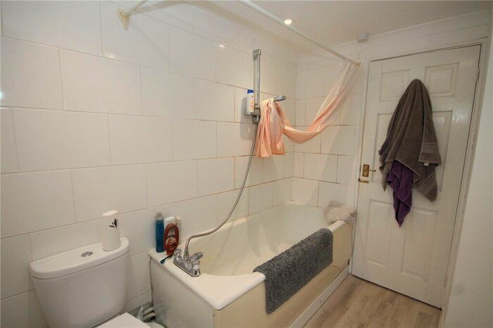 1 Bedroom Flat For Sale In Chetwode Road, Tadworth, Surrey, KT20