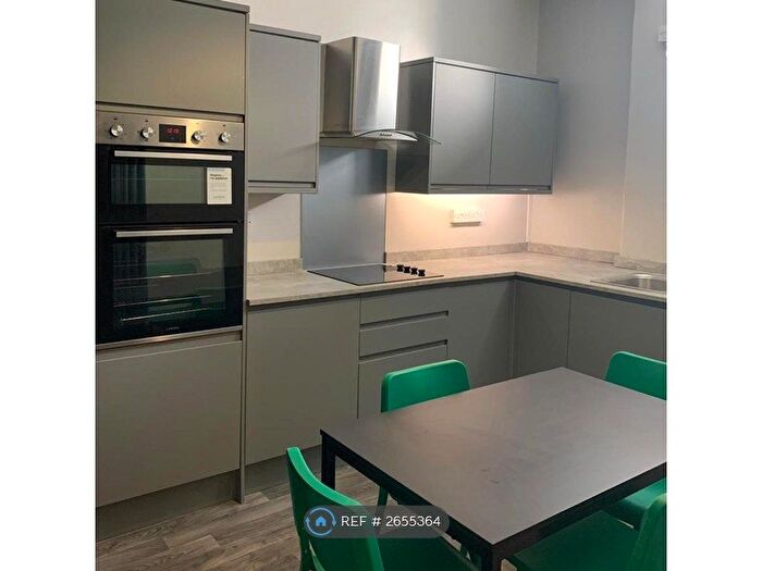 4 Bedroom Flat To Rent In Neuadd Deiniol, Bangor, LL57