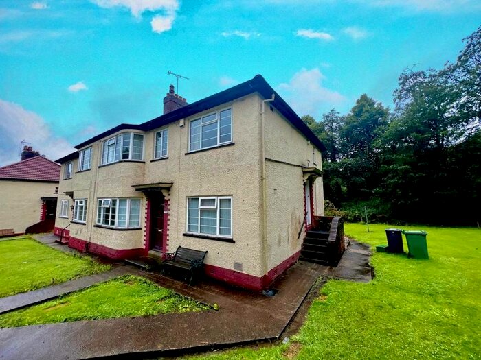 2 Bedroom Flat To Rent In Redesdale Gardens, Leeds, West Yorkshire, Uk, LS16