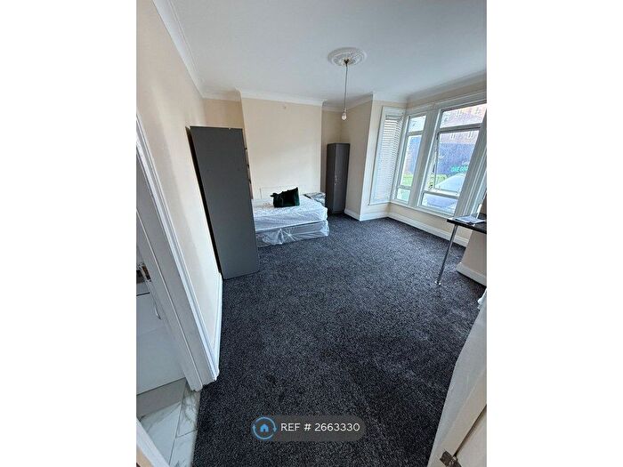 Studio To Rent In Goodmayes Avenue, Ilford, IG3