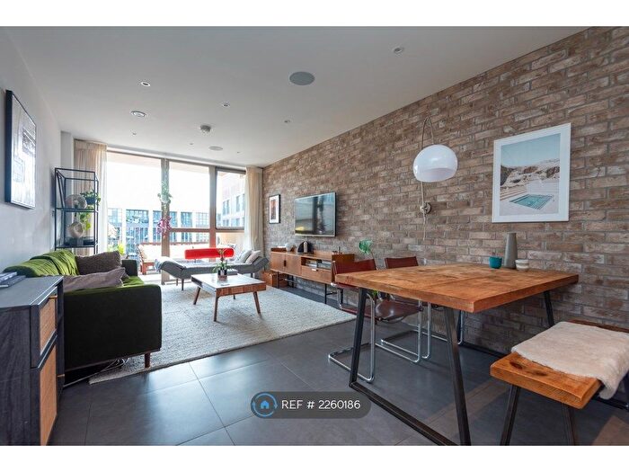 2 Bedroom Flat To Rent In Meldola Yard, London, E9