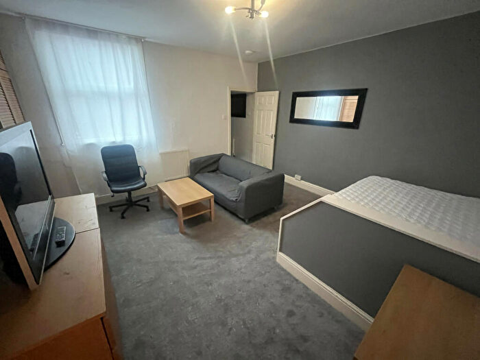 1 Bedroom Apartment To Rent In Ash Road, Headingley, Leeds, LS6