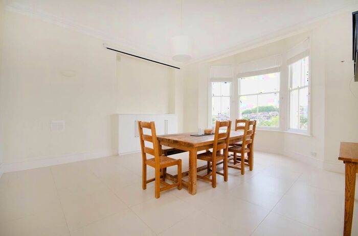 3 Bedroom Flat To Rent In Overhill Road, East Dulwich, London, SE22