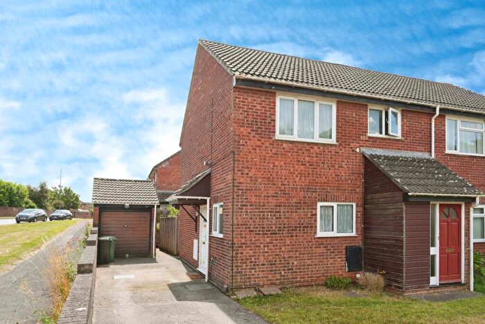 1 Bedroom Flat For Sale In Ash Close, Yate, Bristol, BS37