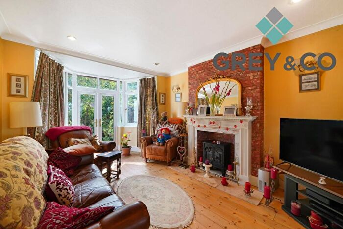 3 Bedroom Detached House For Sale In The Barn Hill Estate Wembley, HA9