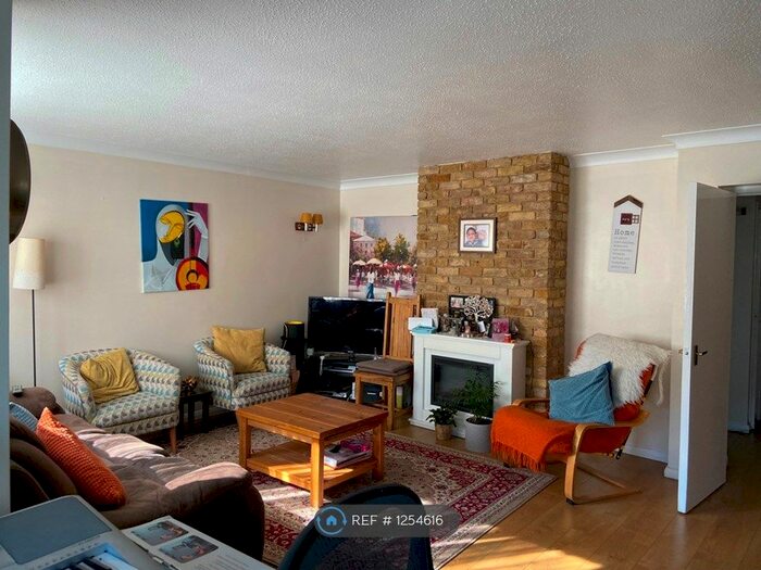 3 Bedroom Flat To Rent In Chiltern Road, Sutton, SM2