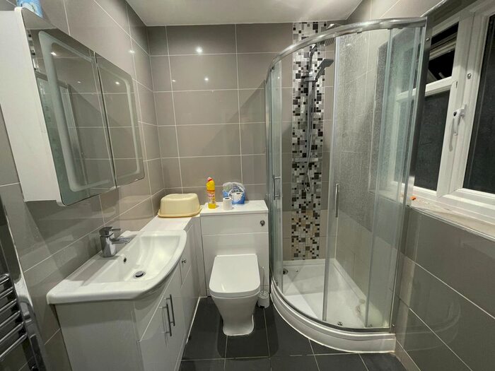 2 Bedroom Flat To Rent In Brunswick Avenue, London, N11