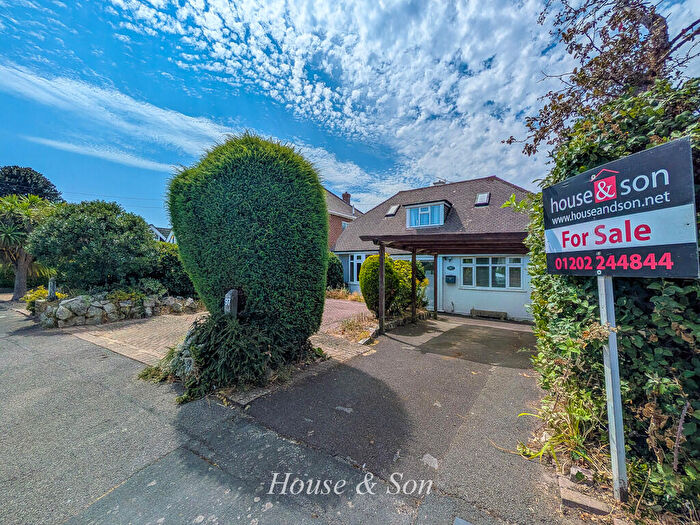 3 Bedroom Detached House For Sale In Hill View Road, Bournemouth, BH10