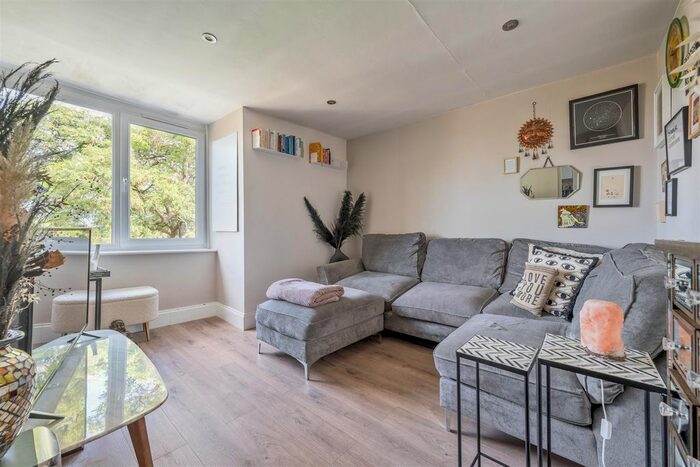 1 Bedroom Flat For Sale In Hermon Hill, South Woodford, E18