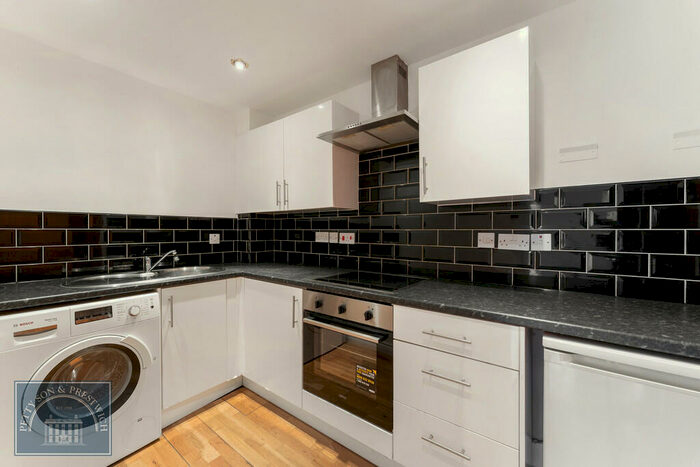 2 Bedroom Flat To Rent In Makepeace Road, Wanstead, E11