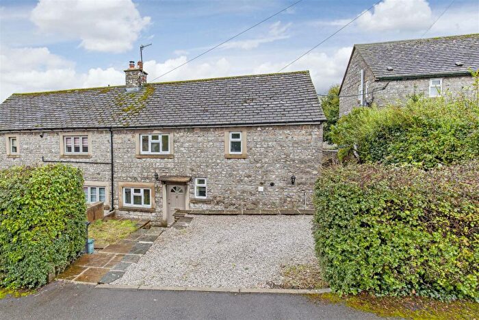 3 Bedroom Semi-Detached House For Sale In Dale View, Litton, SK17