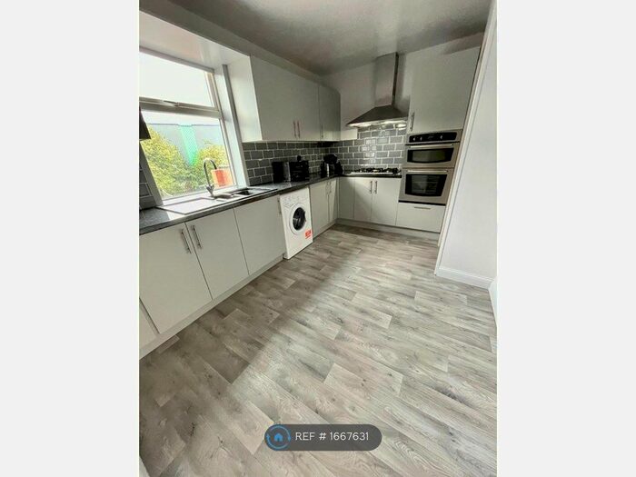 1 Bedroom Flat To Rent In Whitehall Road, Leeds, LS12