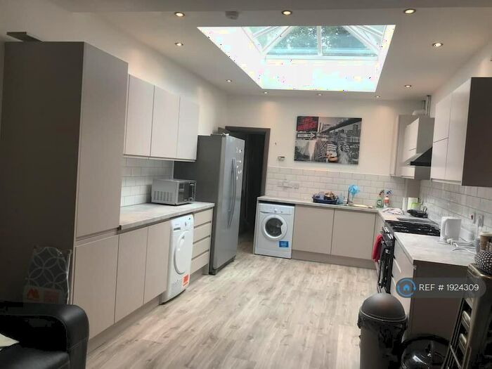 7 Bedroom Terraced House To Rent In Tiverton Road, Birmingham, B29