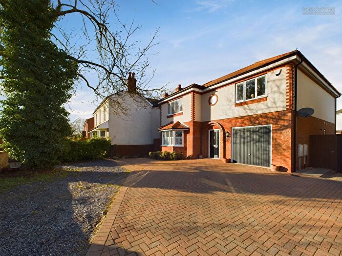 4 Bedroom Detached House For Sale In Broadway, Yaxley, Peterborough, PE7